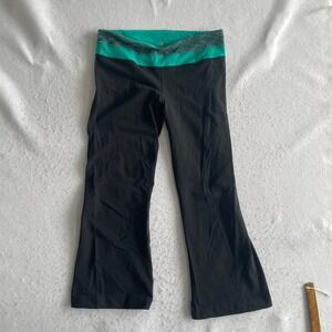 Lululemon Groove Crop Pants Womens Size 10 Black Green Space Dye Waistband Yoga